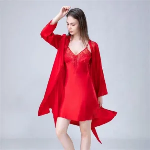 vêtements en soie rouge chic