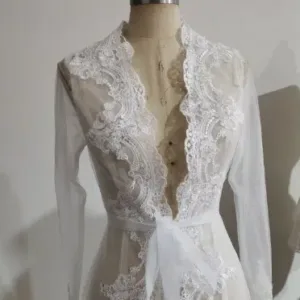 Peignoir Femme en Dentelle Et Traîne