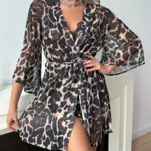 Kimono femme léopard 2025 : tendance et transparence